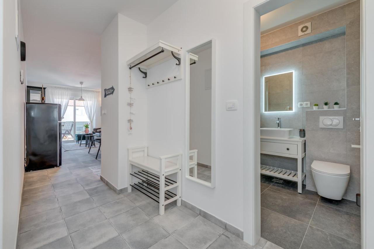 New And Chic Place Near Old Town Of Trogir Extérieur photo