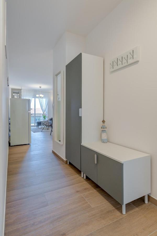 New And Chic Place Near Old Town Of Trogir Extérieur photo