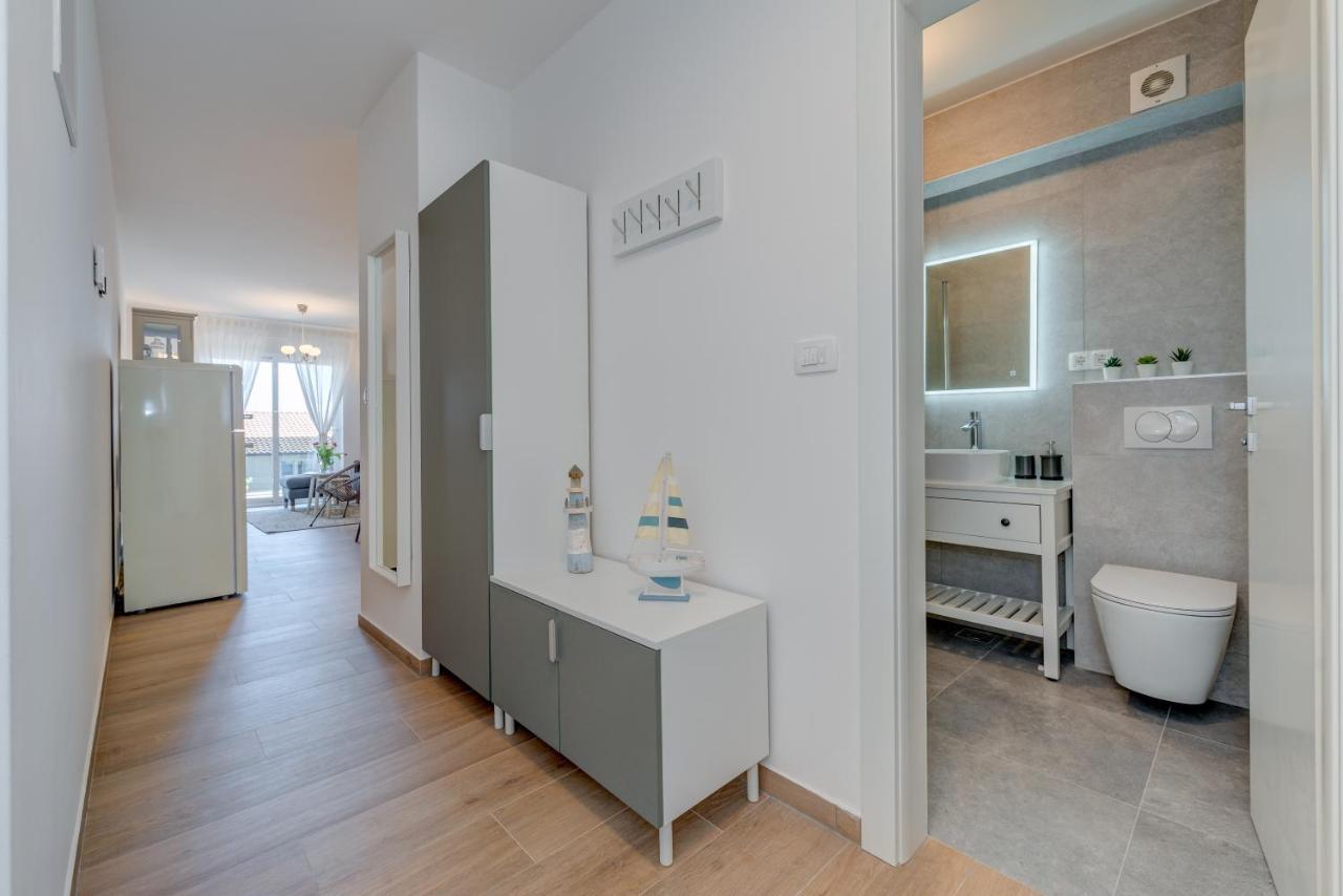 New And Chic Place Near Old Town Of Trogir Extérieur photo